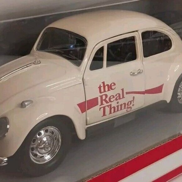 Motor City Volkswagon Beetle Coca-Cola The Real Thing VW Diecast 1:24 Sealed - Picture 2 of 6